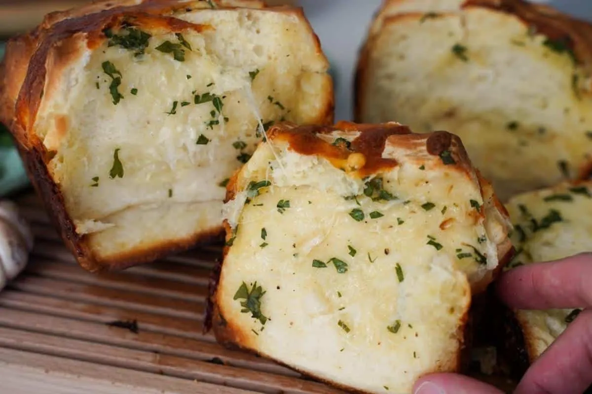 Pão de alho perfeito para acompanhar seu churrasco de fim de semana