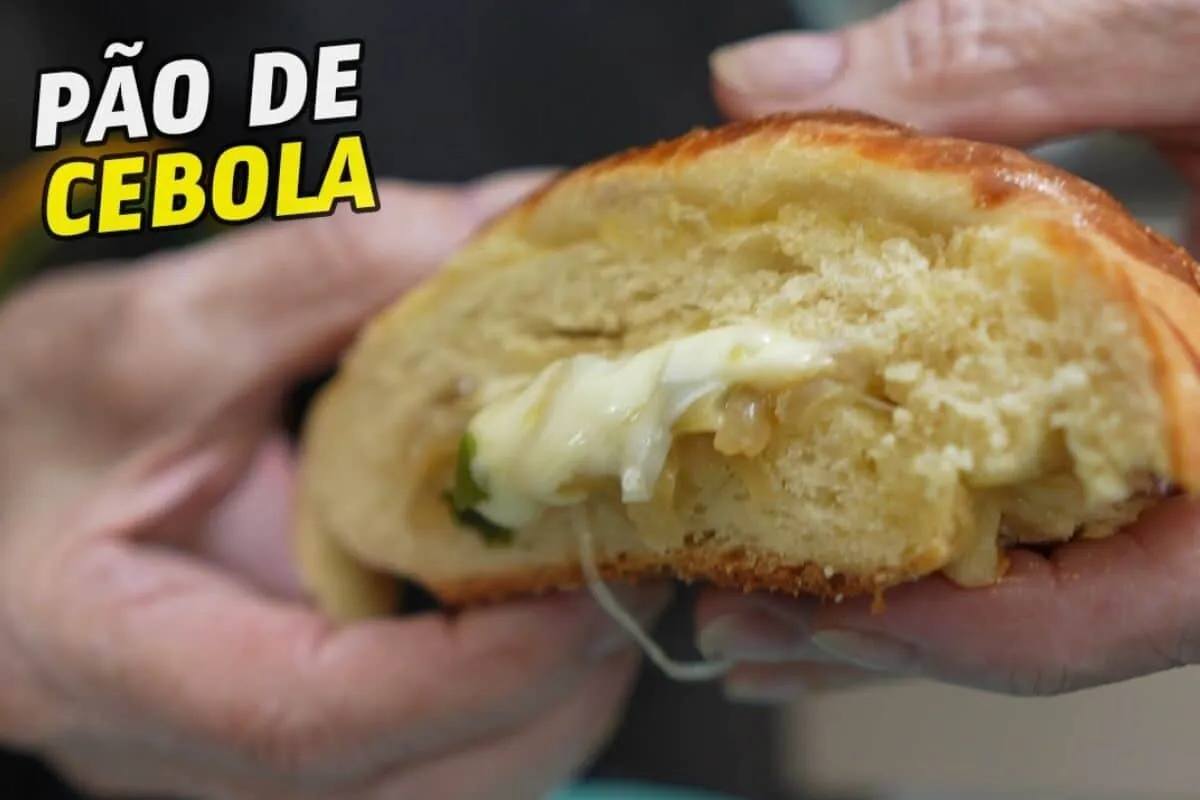 Pão de cebola recheado que fica leve, saboroso e é perfeito pra lanche ou café da manhã