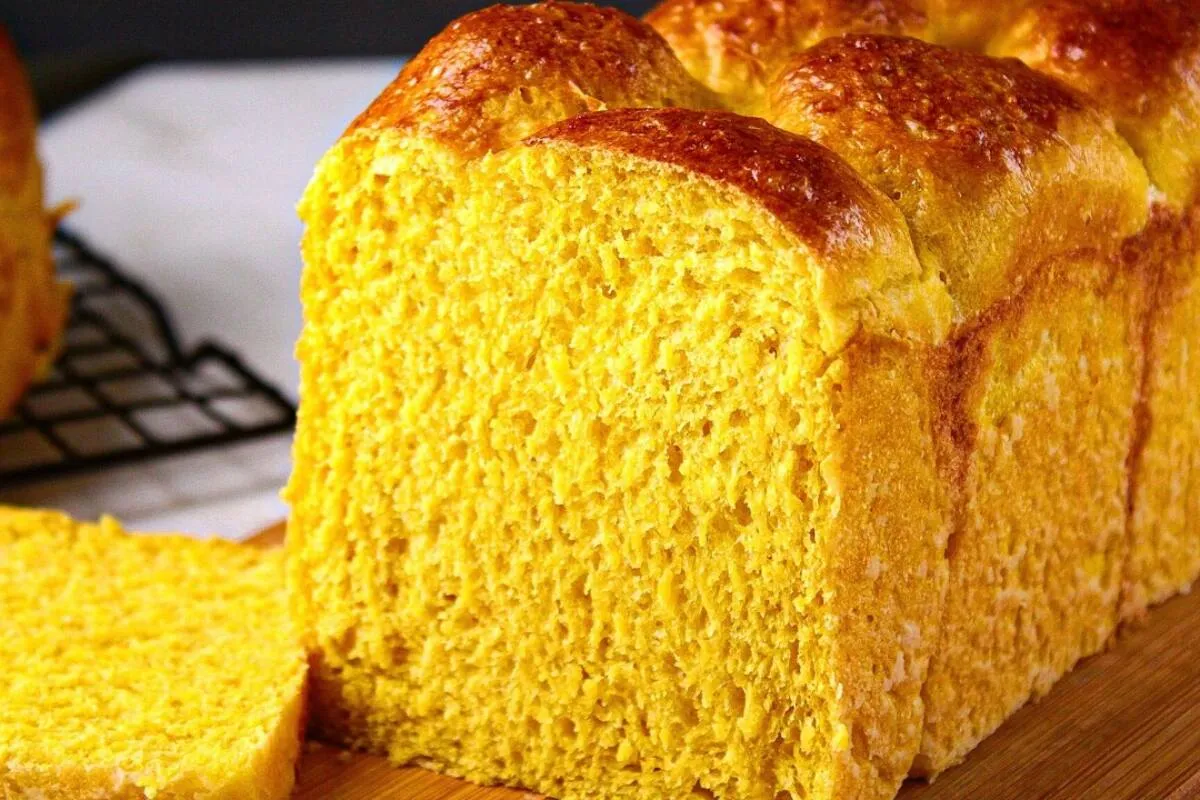 Pão de cenoura fofinho e macio para você inovar na hora de servir o café da manhã