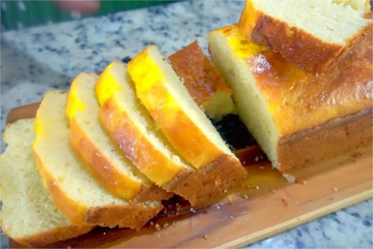 Pão de forma caseiro fofinho e fácil de fazer, ideal para o café da manhã ou lanche
