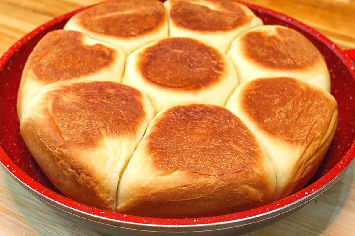 Pão de frigideira que fica pronto bem rapidinho para o café da manhã