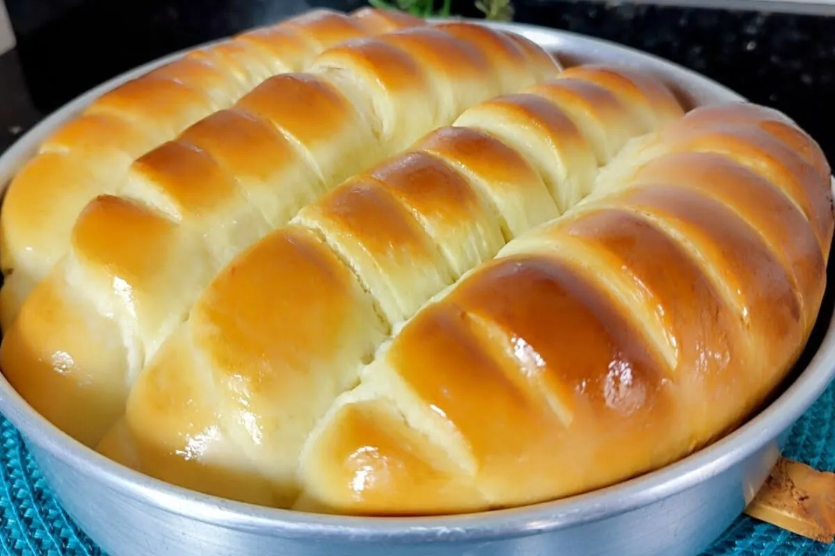 Pão de leite caseiro super macio, rende bastante e combina com seu café da manhã