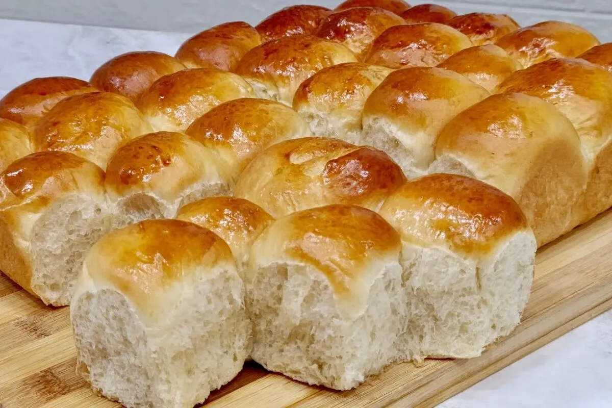 Pão de leite fofinho: muito leve, fácil de preparar e ótimo para servir ainda quentinho