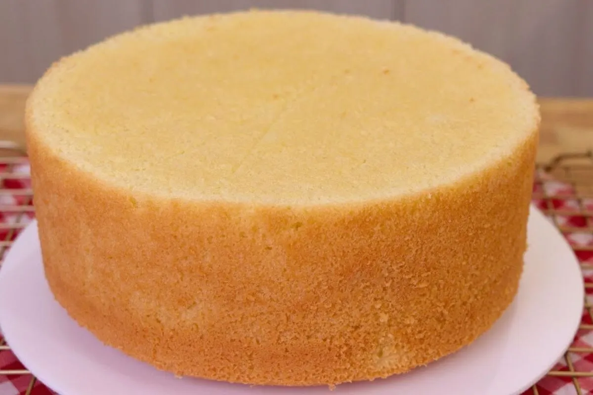 Pão de ló fofinho que não quebra: receita tradicional para rechear e cobrir