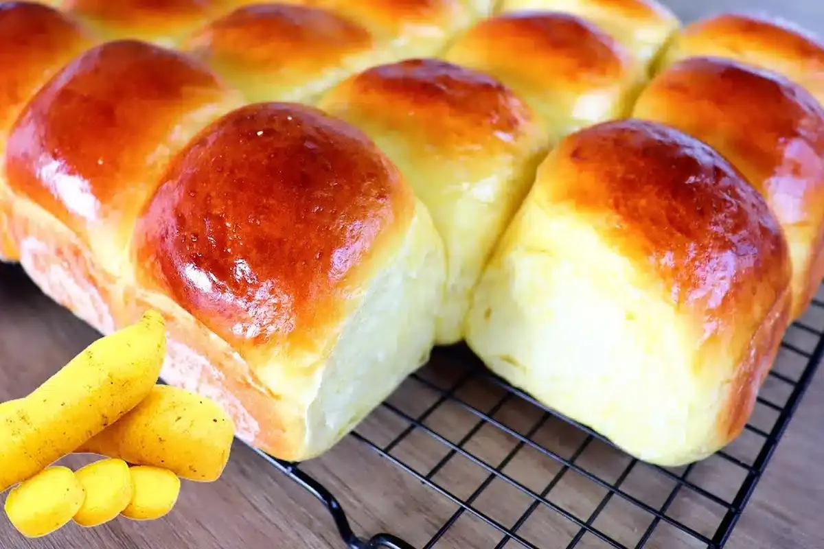 Pão de mandioquinha para a hora do café que fica uma delícia quentinho com manteiga