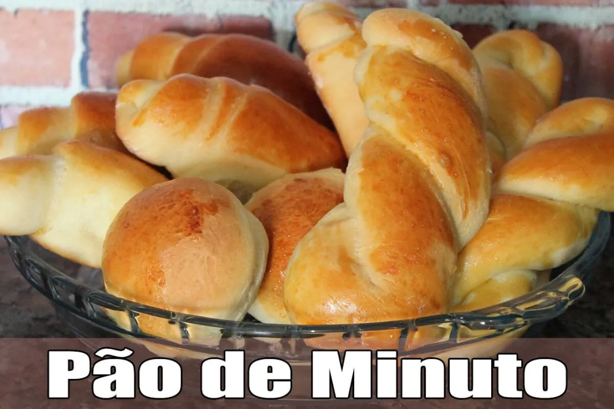 Pão de minuto caseiro e fofinho: já faz agora para servir no seu café de amanhã