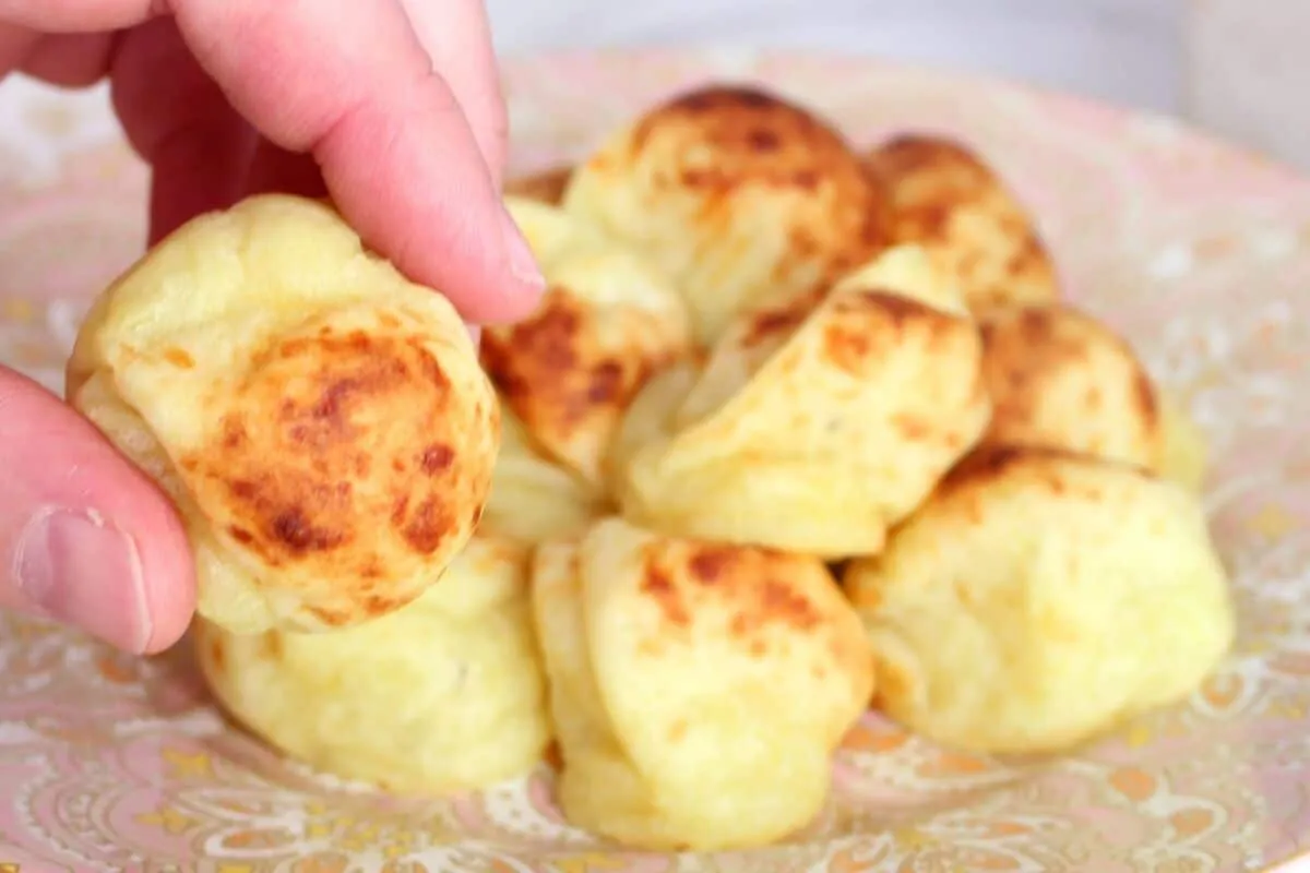 Pão de queijo com batata doce, diferente, leve e sem complicação para seu café da manhã