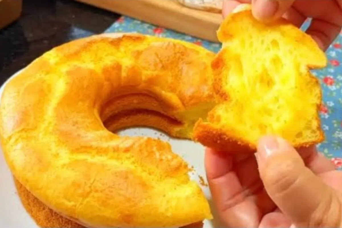 Pão de queijo de preguiçoso: dá tempo de você aprender essa delícia ainda para o café da manhã