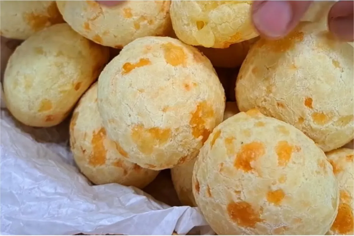 Pão de queijo mineiro: segredo revelado, pão de queijo perfeito e sem murchar