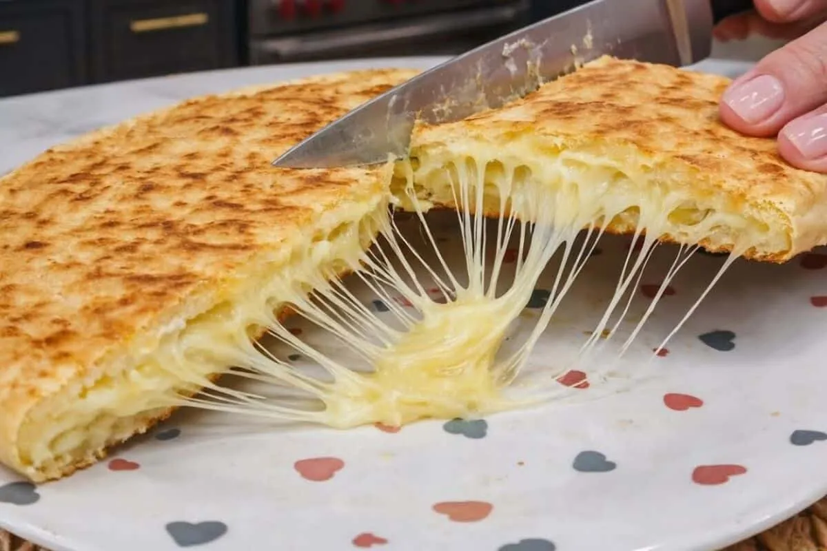Pão de queijo na frigideira muito fácil e rápido, perfeito para acompanhar um café fresquinho