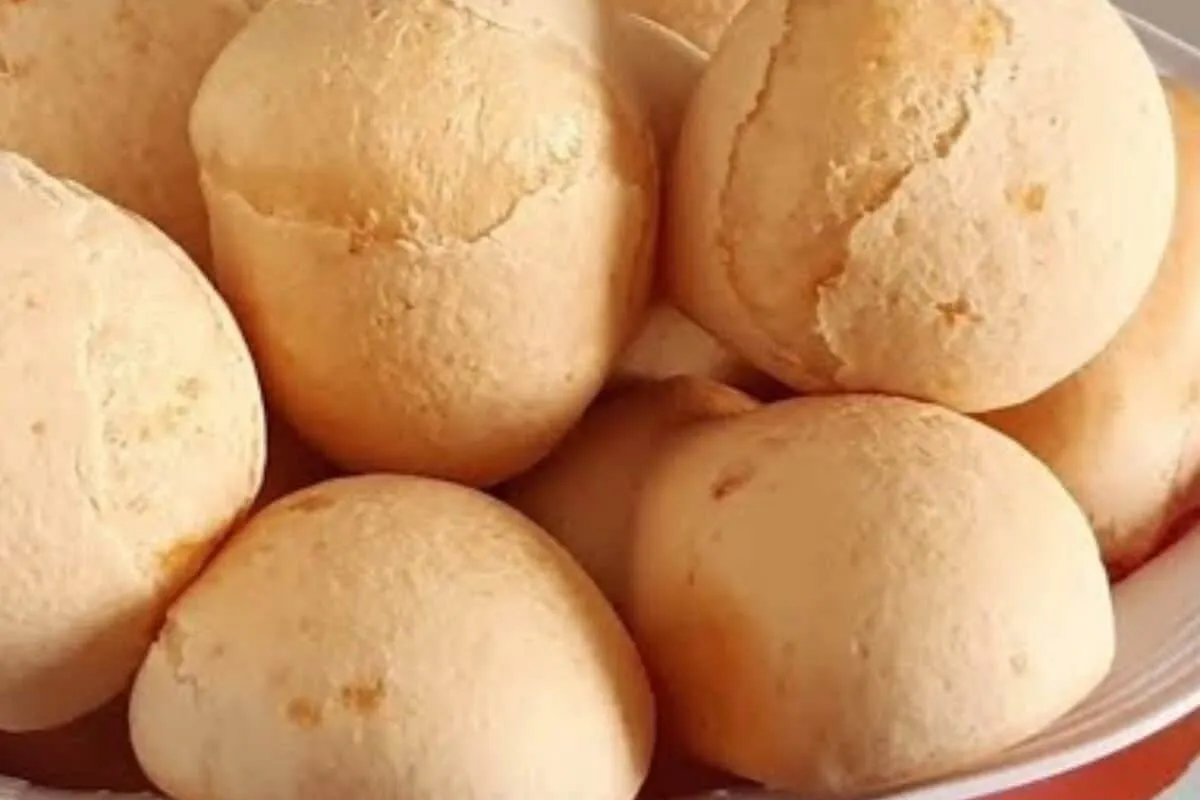 Pão de queijo sem ovo: essa receita é ótima e não pãozinho não murcha quanto tira do forno