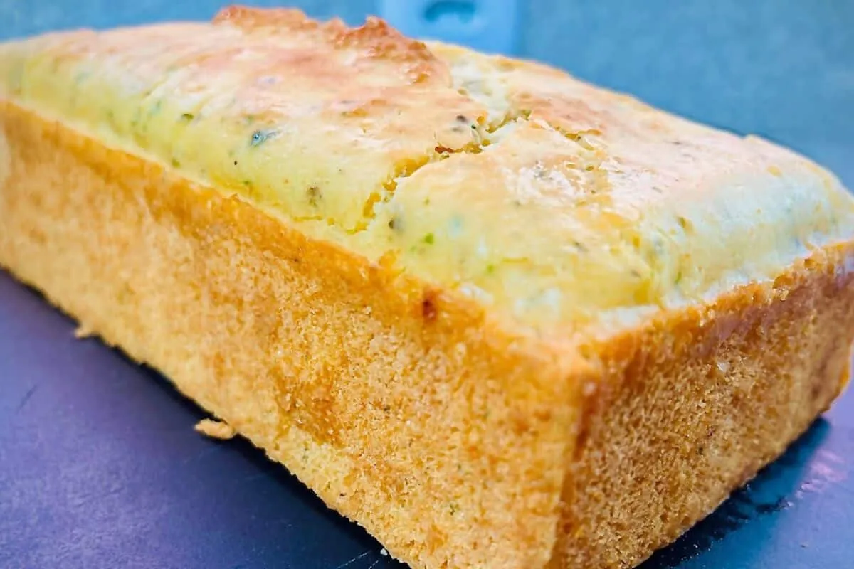 Pão de sal fofinho e muito saboroso que não vai farinha de trigo para seu café da manhã
