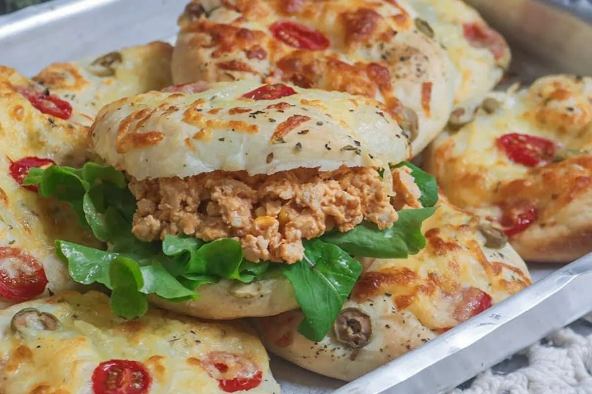 Pão de sanduíche para o lanche: fácil de fazer, econômico e delicioso, bateu, está pronto