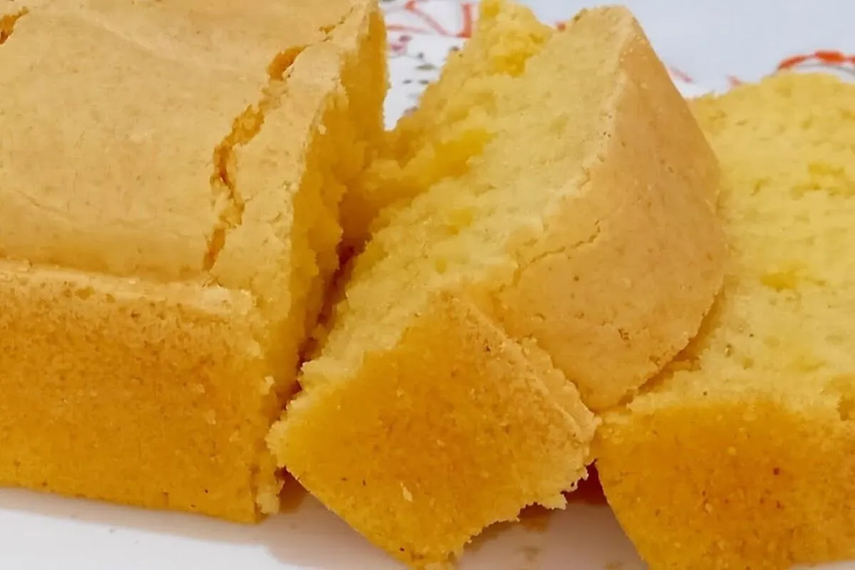 Pão de tapioca rápido de fazer, com uma casquinha crocante por fora e macio por dentro