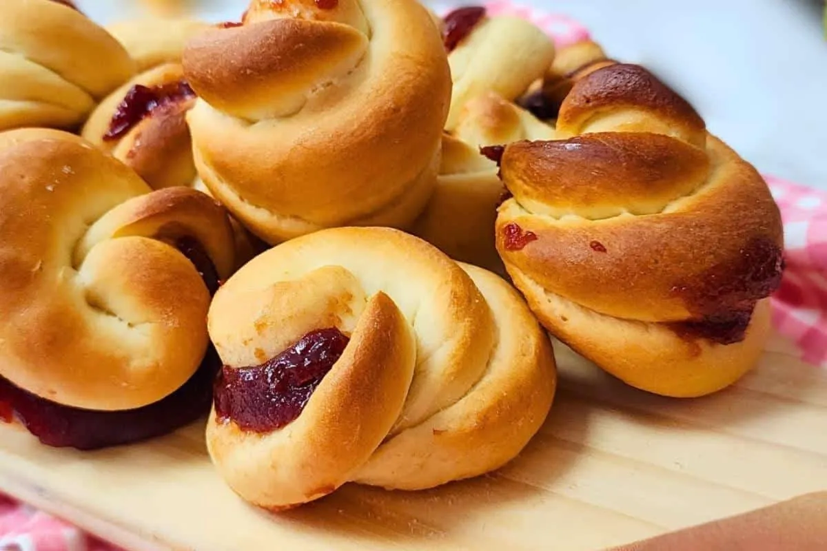 Pão doce caracol recheado com goiabada que vai ser a alegria do seu lanche da tarde