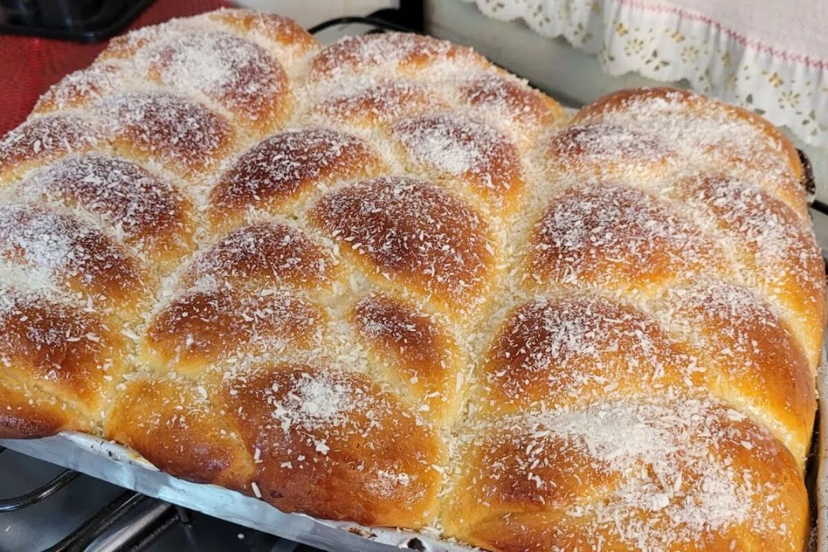 Pão doce da vovó muito fácil e fofinho que fica molhadinho e desfiando para o seu café