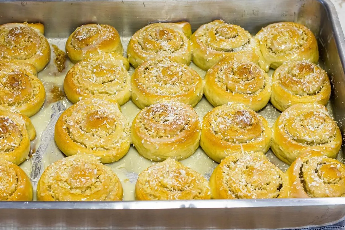 Pão doce recheado com coco: a receita das fatias húngaras fofinhas e com um recheio muito cremoso