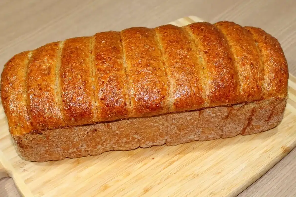 Pão integral macio e fofinho para o lanche da tarde: já sai do forno fatiado