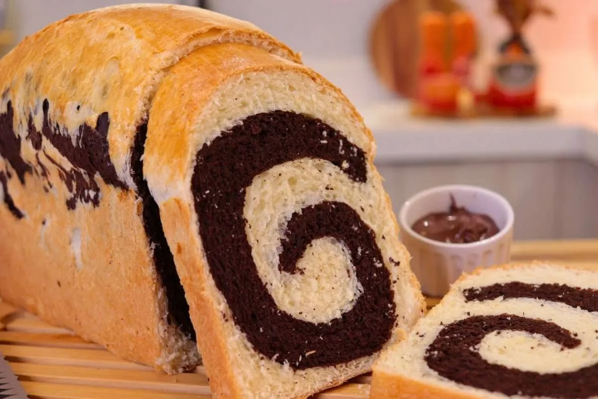 Pão mesclado de chocolate: ótima novidade para você servir na hora do café