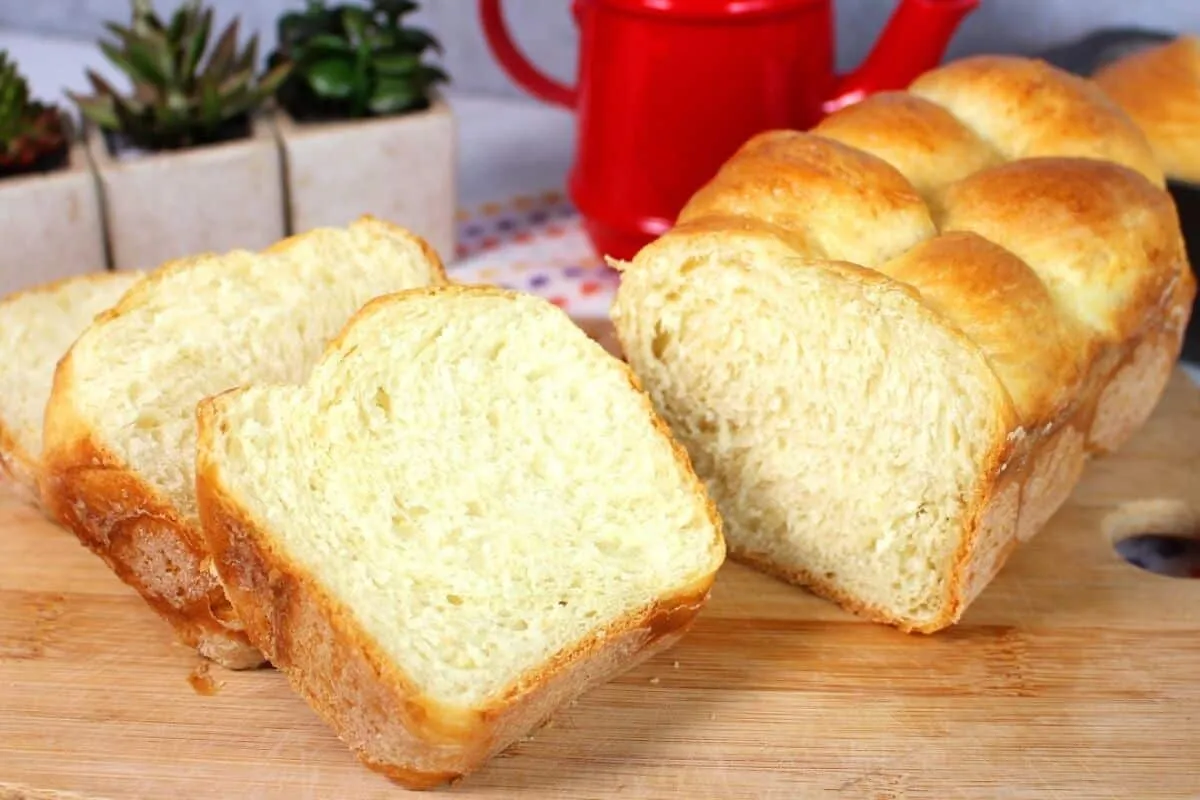 Pãozinho brioche, um pão macio e amanteigado para deixar o seu café da manhã especial