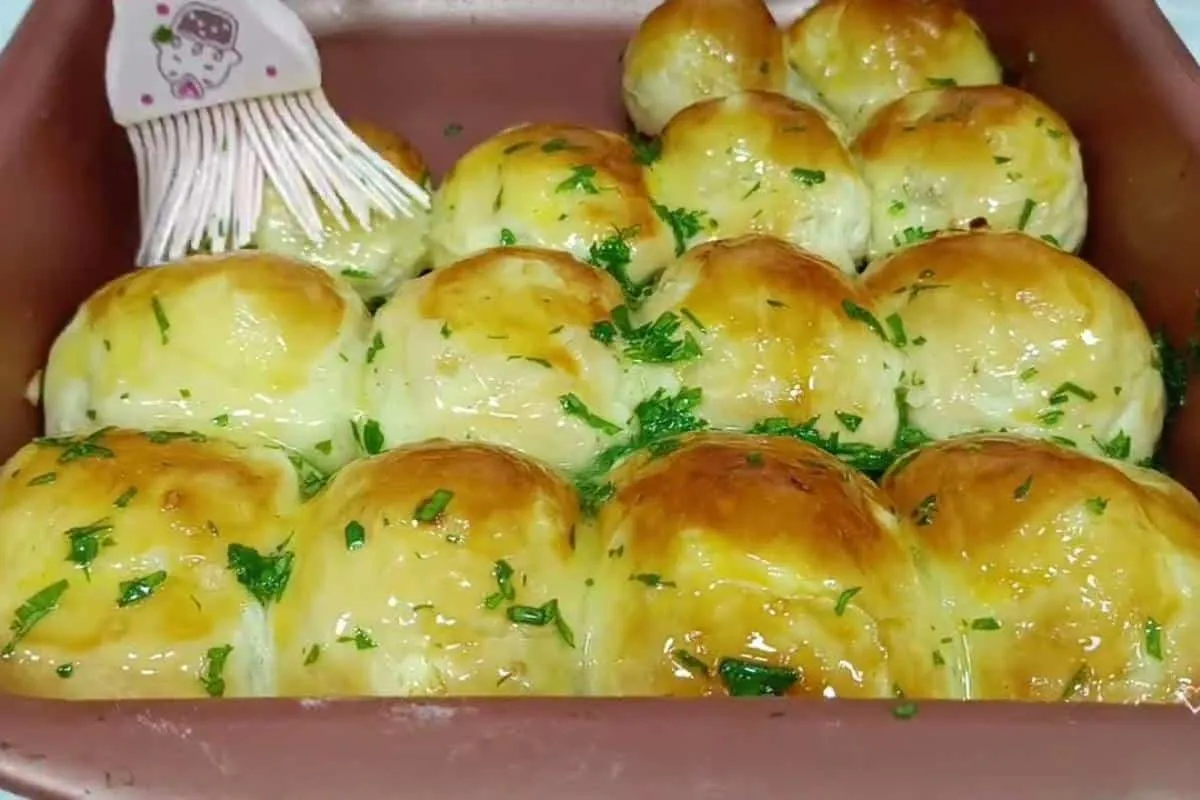 Pãozinho de cebola ótimo para o lanche ou até mesmo acompanhar o churrasco