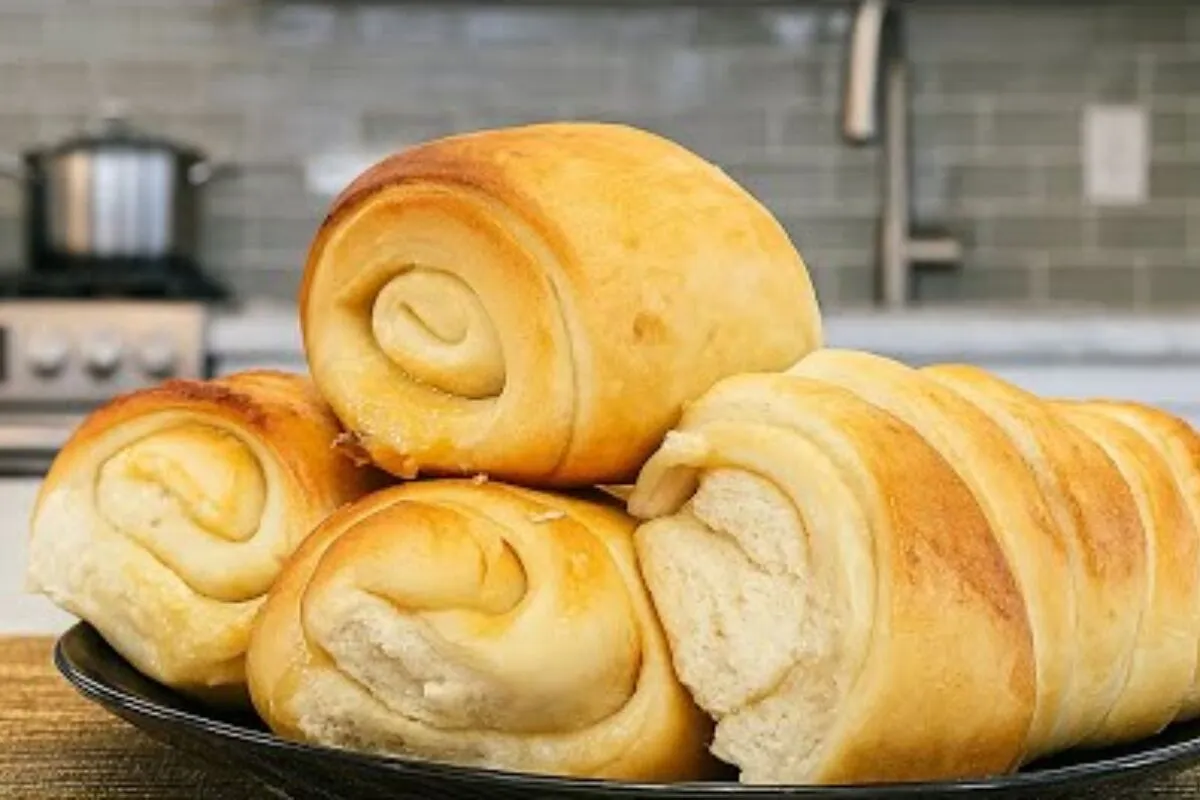 Pãozinho de doce de leite macio por dentro e perfeito pro lanche da tarde