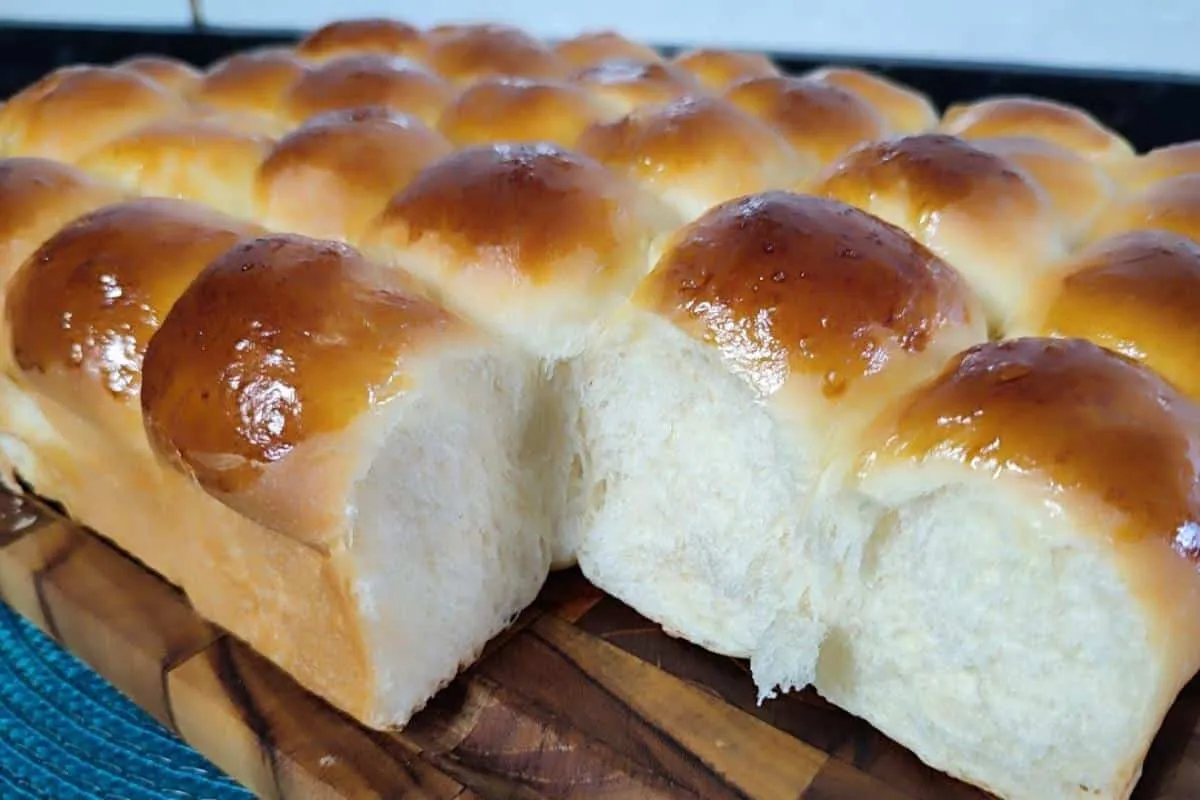 Pãozinho de leite fofinho que desmancha parecendo um pedaço de algodão