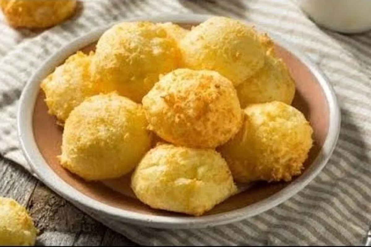 Pãozinho de tapioca com batata doce que fica muito bom para o café da manhã