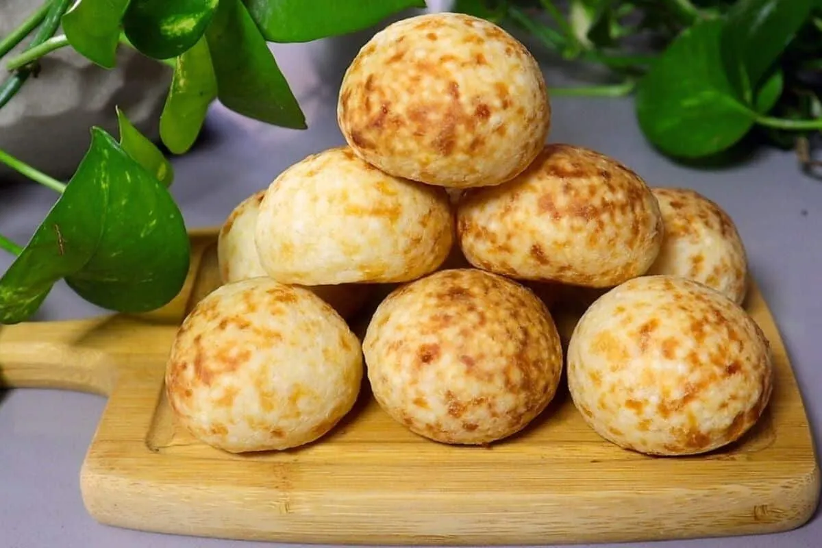 Pãozinho de tapioca sem glúten prático e delicioso para o café da manhã