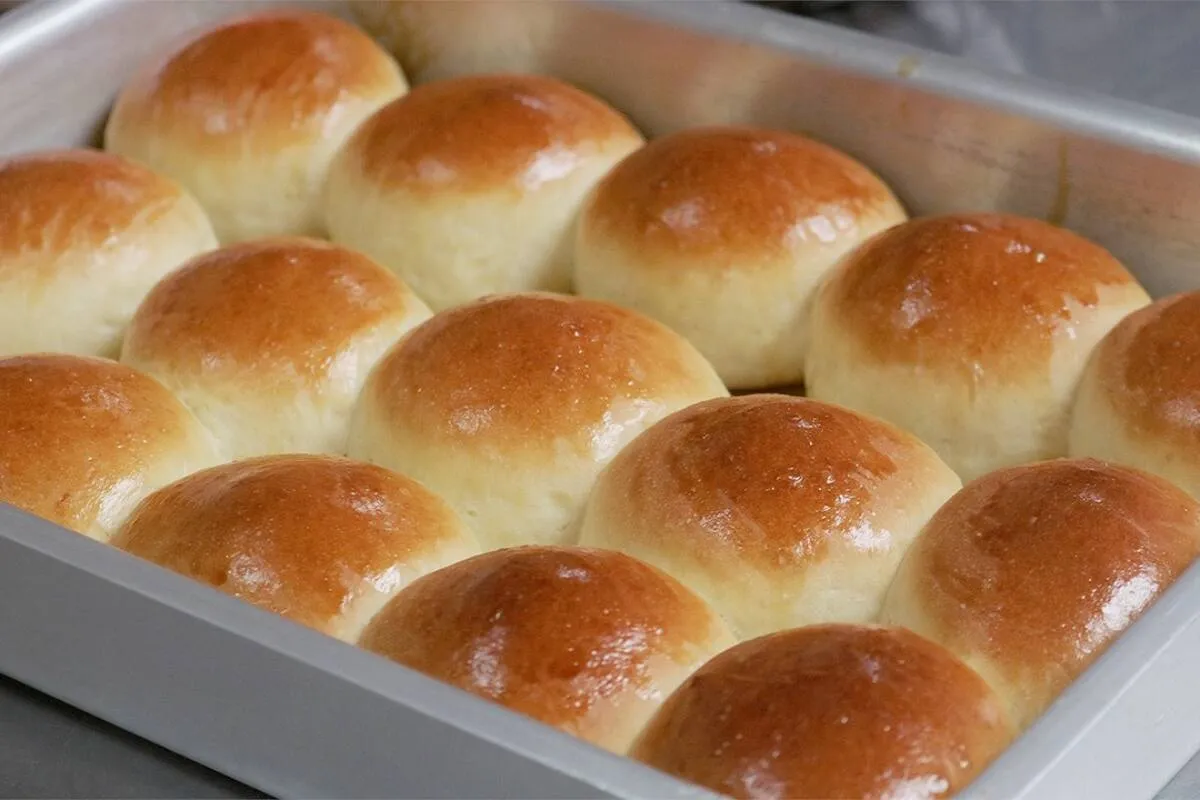 Pãozinho doce recheado para o café da manhã: essa massa fica simplesmente perfeita