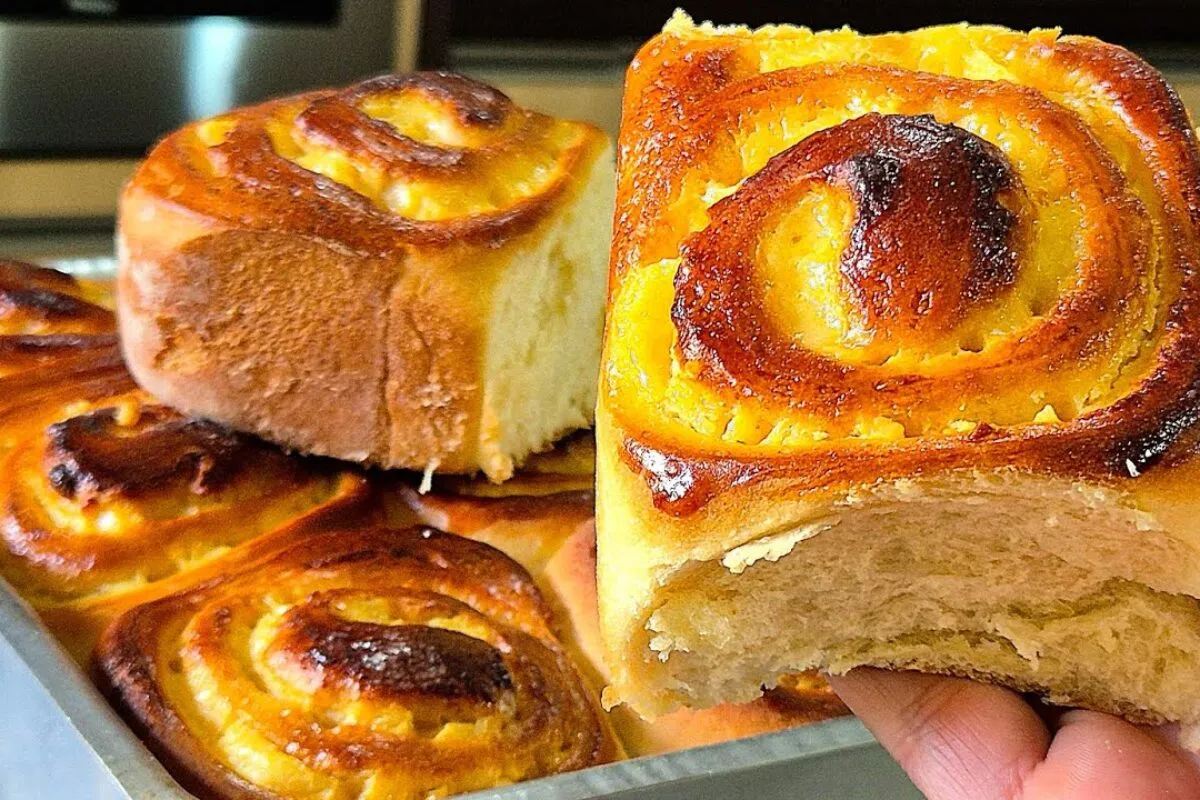 Pãozinho forró de padaria: veja como é fácil e você vai amar no seu café da manhã