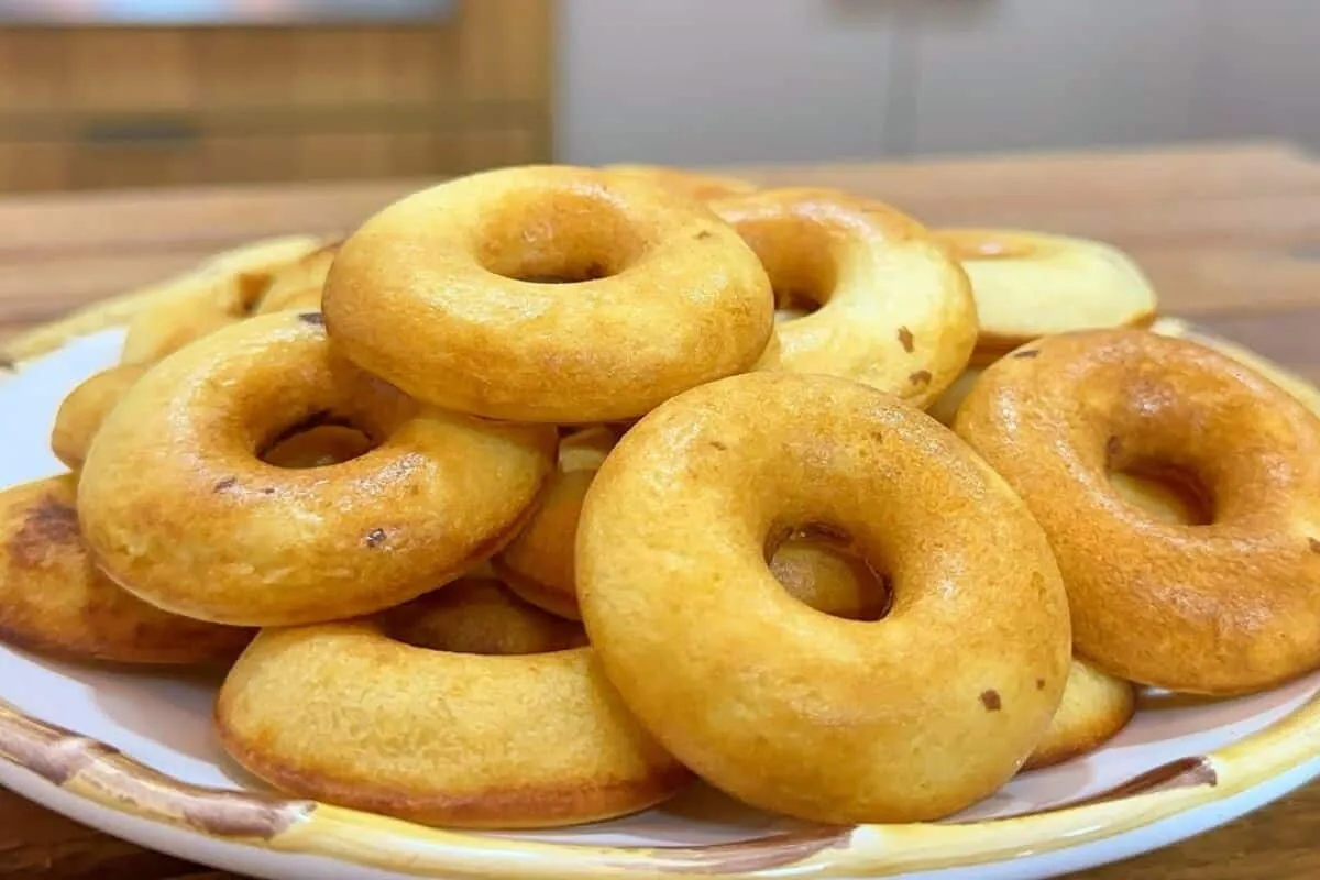 Pãozinho sem trigo em formato de rosquinha delicioso para fazer no chá da tarde