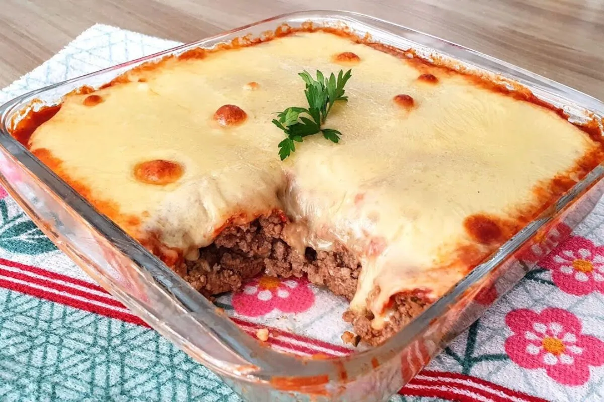 Parmegiana de carne moída deliciosa e fácil de preparar para servir no almoço de domingo