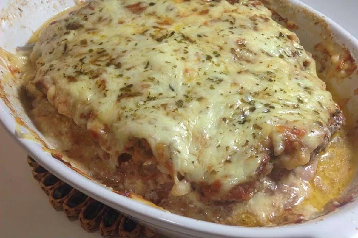 Parmegiana de carne moída muito saborosa e fácil de fazer em qualquer ocasião