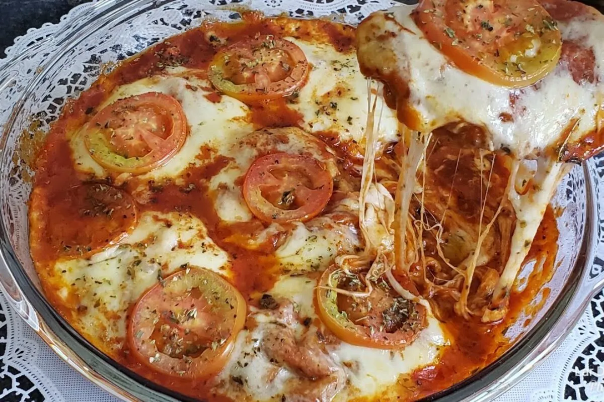 Parmegiana de hambúrguer feita no forno, diferente e deliciosa pra variar no almoço