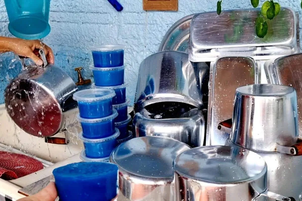 Pasta de brilho caseira para deixar panelas e assadeiras brilhando feito novas