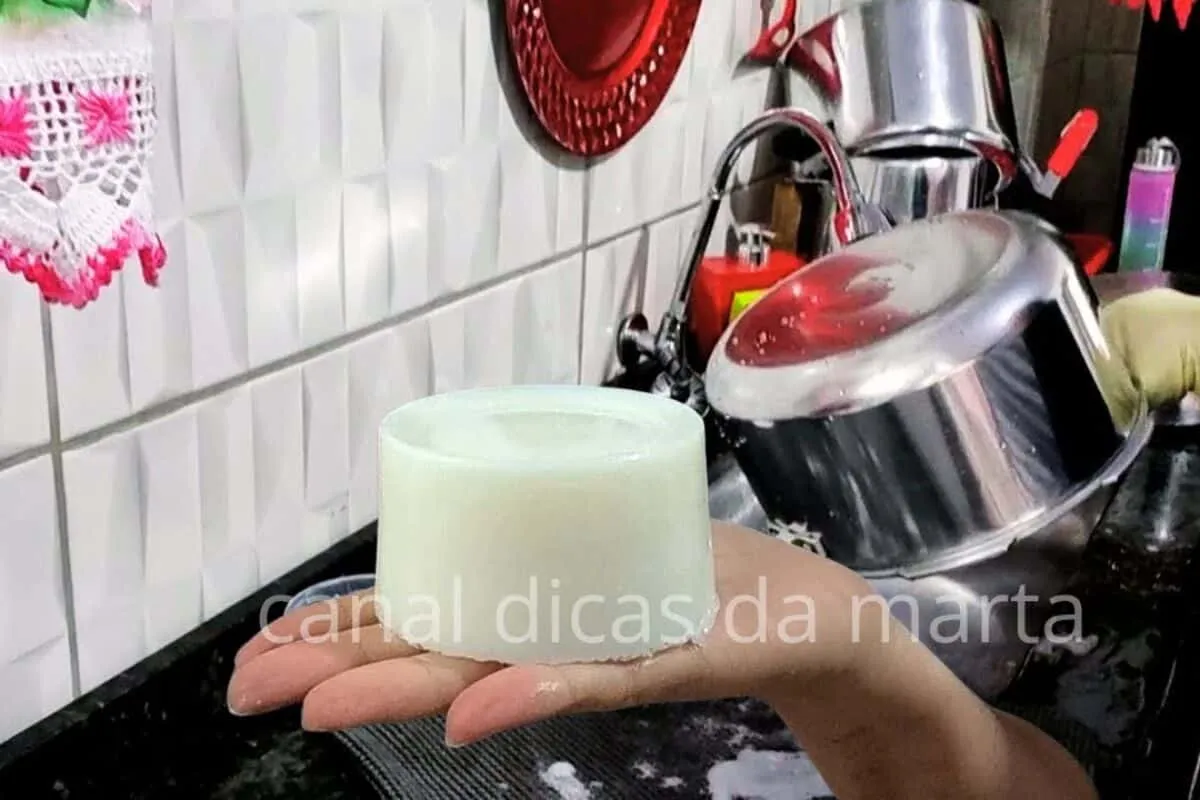 Pasta de brilho caseira, que desengordura e tira toda sujeira de um jeito super fácil e econômico