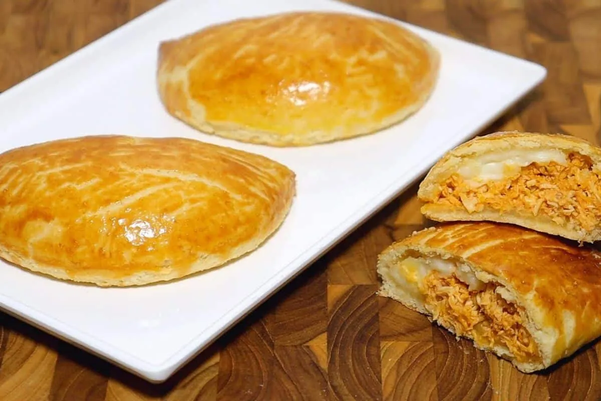 Pastel assado com massa feita com guaraná que fica espetacular