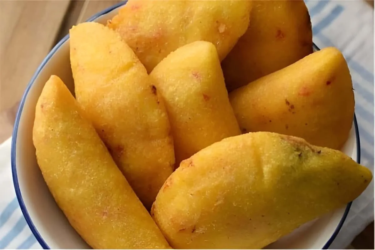 Pastel de mandioca com recheio de carne uma verdadeira iguaria na sua casa