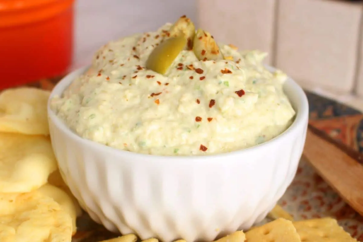 Patê de azeitonas para servir com torradas, que é muito fácil de fazer e fica com um sabor incrível