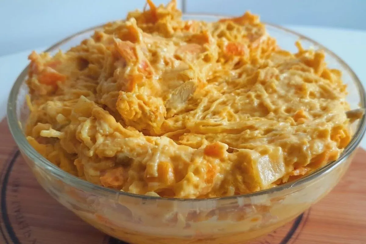 Patê de frango: cremoso, fácil de preparar e ótimo para servir com torradas ou pães