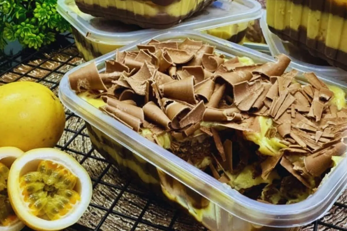 Pavê de maracujá com chocolate: receita fácil de fazer e que rende muito para você fazer e vender