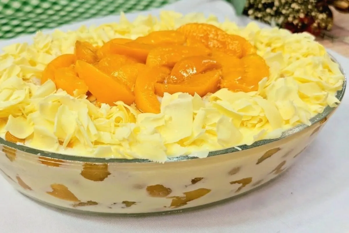 Pavê de pêssego, uma sobremesa clássica e muito cremosa, que vai fazer sucesso em qualquer ocasião