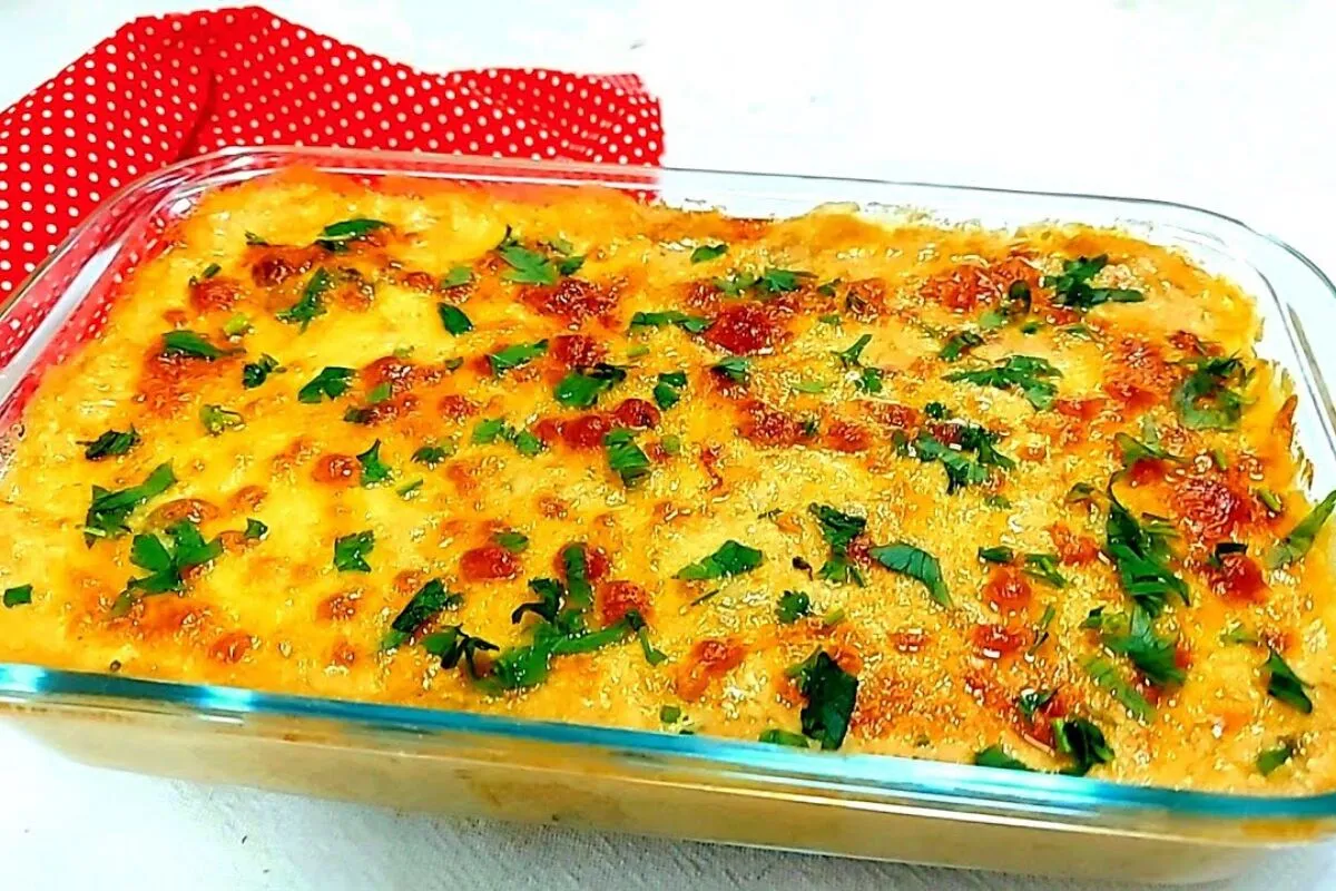 Peito de frango gratinado suculento e descomplicado para brilhar na sua ceia de réveillon