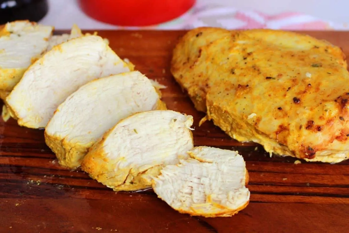 Peito de frango na airfryer fácil suculento e ideal para um almoço rápido e saudável