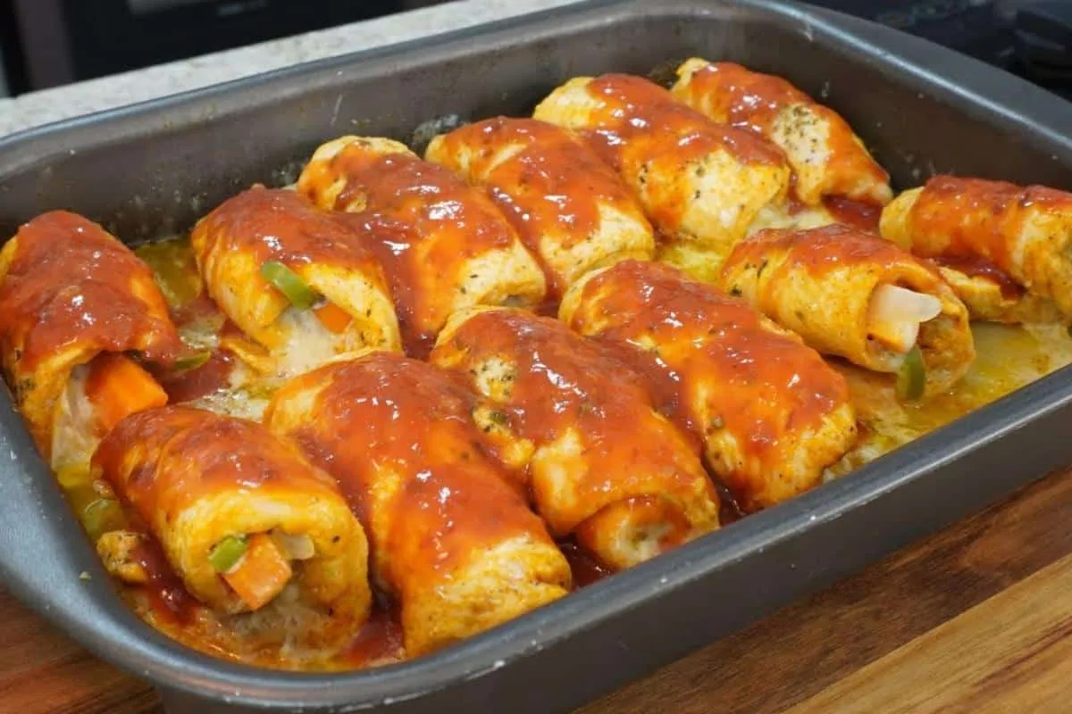 Peito de frango recheado bem molhadinho e suculento para almoço da sua família