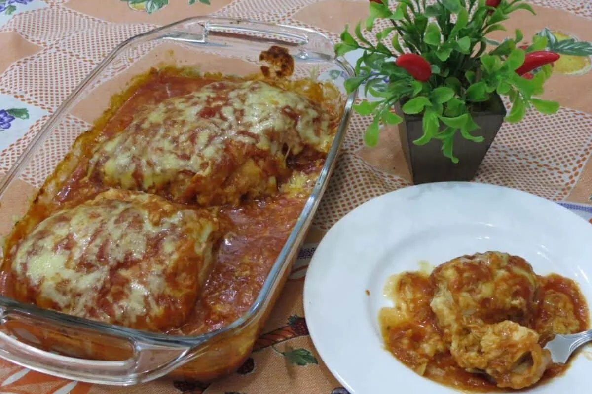 Peito de frango recheado e mega suculento para o almoço de domingo na sua casa