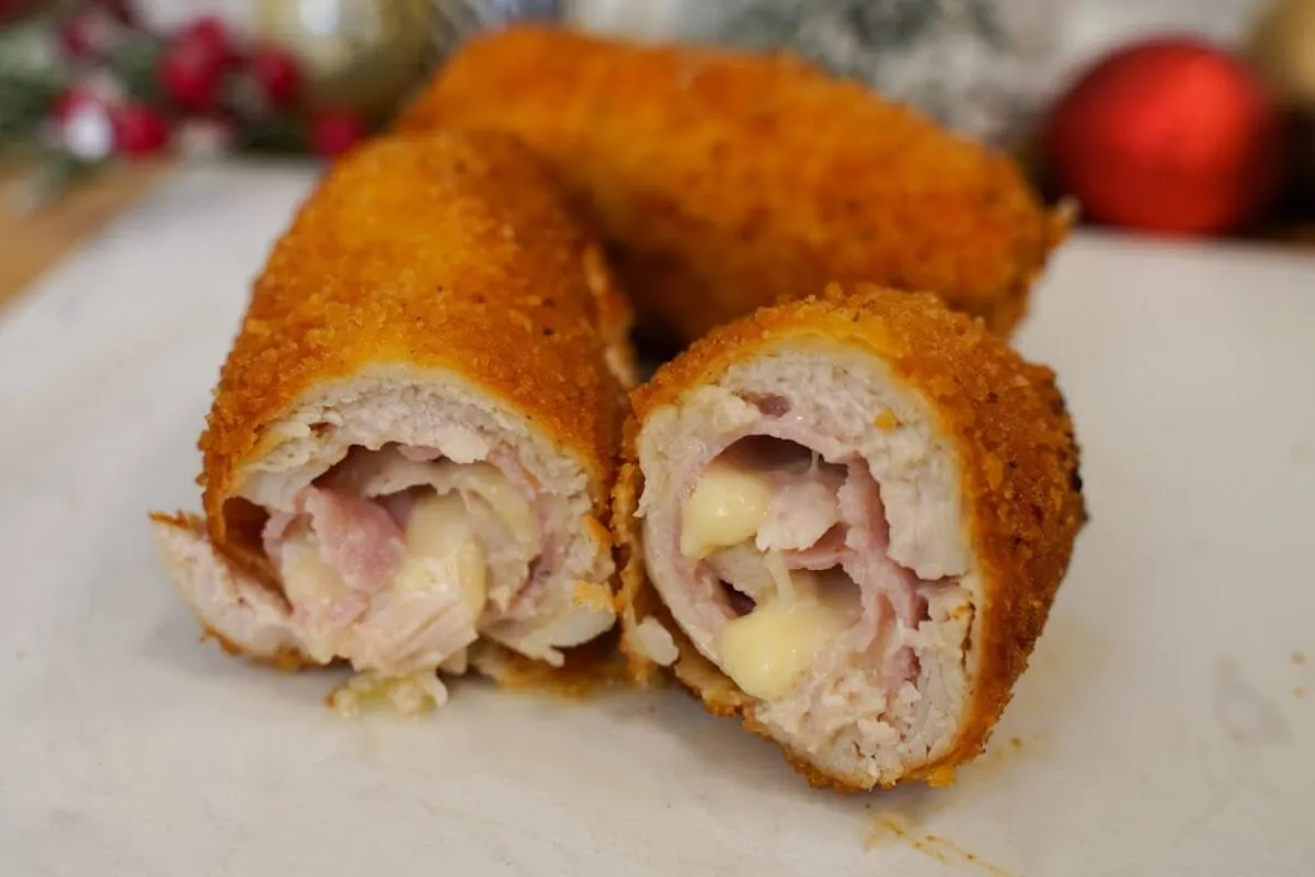 Peito de frango recheado: fica super crocante por fora e molhadinho por dentro