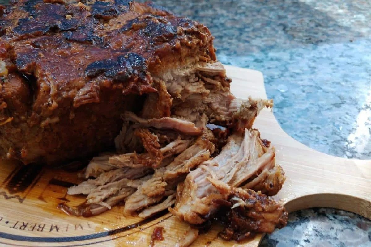 Pernil assado na panela para ser o prato principal do seu dia dos pais