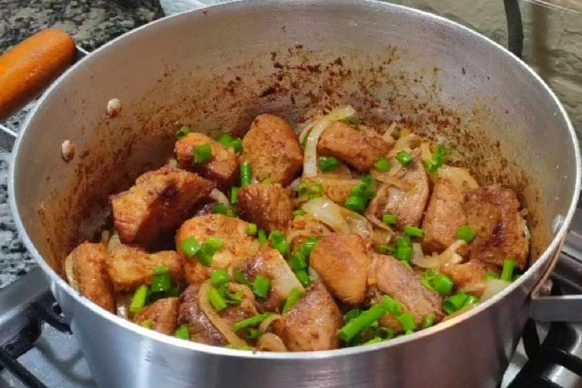 Pernil de porco acebolado para você servir um almoço super saboroso para sua família